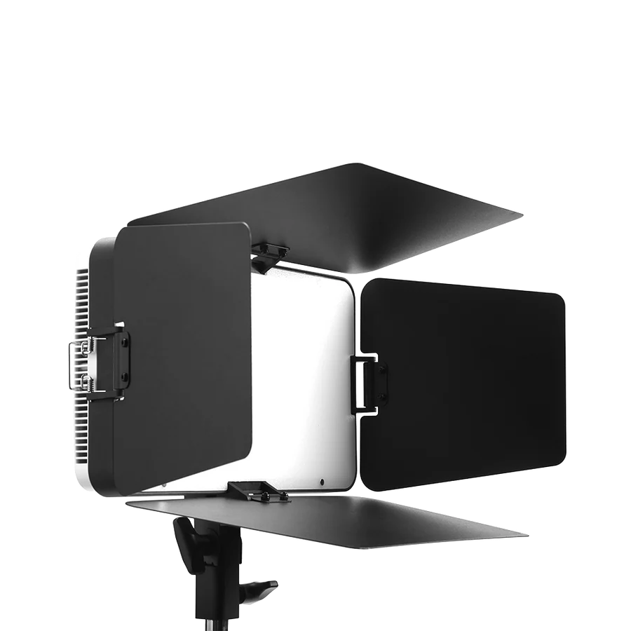 amaran Pano 60c Barndoors