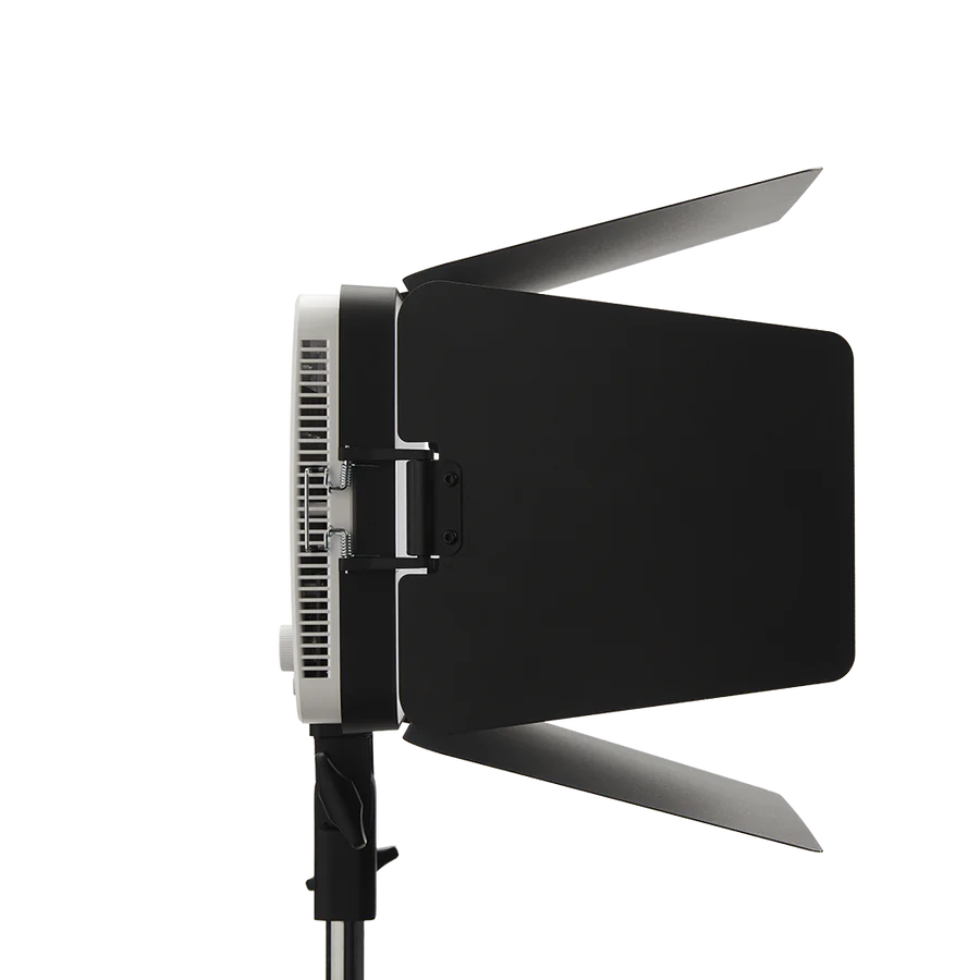 amaran Pano 60c Barndoors