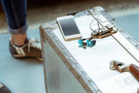 Shure SE215 Wireless Sound Isolating Earphones w/ extended bass (Blue) - Special Edition