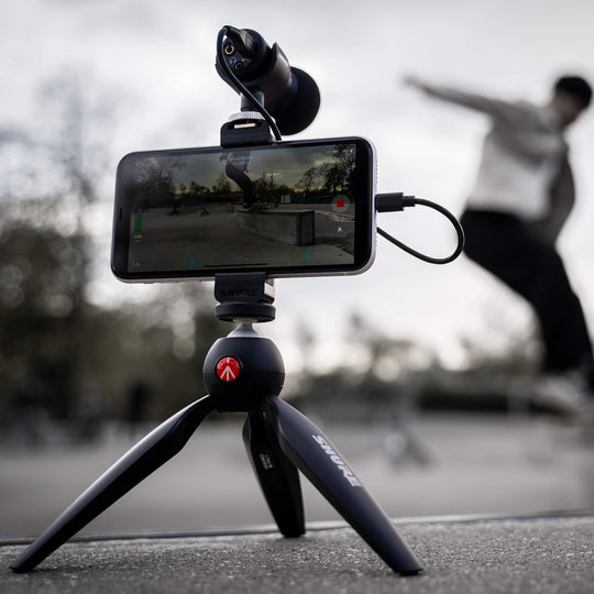 Shure MOTIV MV88+ Video Kit - Digital Stereo Condenser Microphone and tripod for Smartphones