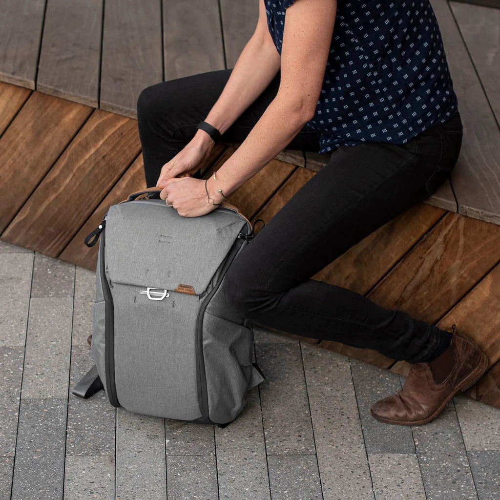 (Same Day Delivery)Peak Design Everyday Backpack 20L V2 (Black, Charcoal, Ash, Midnight, Coyote)