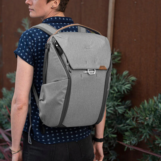 (Same Day Delivery)Peak Design Everyday Backpack 20L V2 (Black, Charcoal, Ash, Midnight)