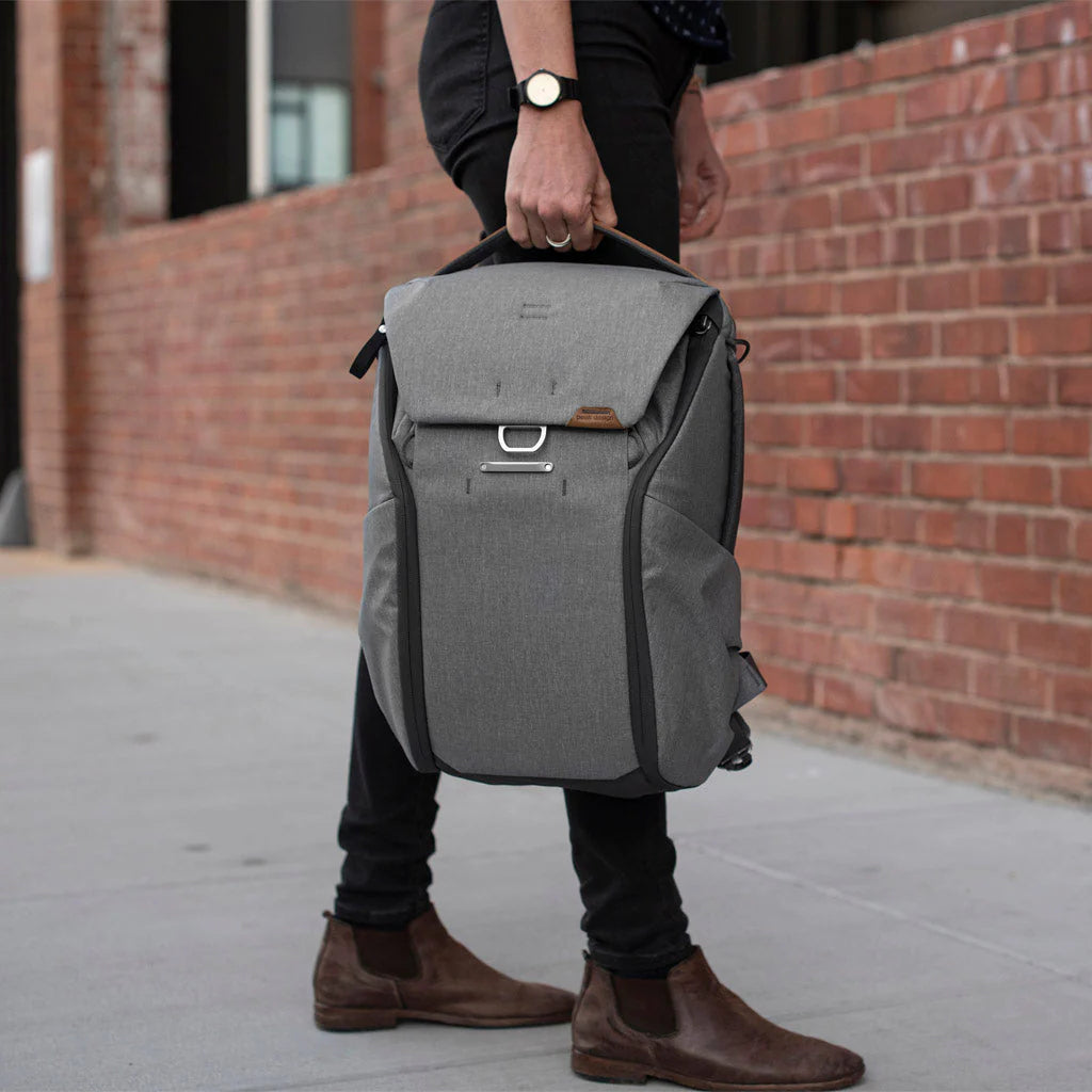 (Same Day Delivery)Peak Design Everyday Backpack 20L V2 (Black, Charcoal, Ash, Midnight)