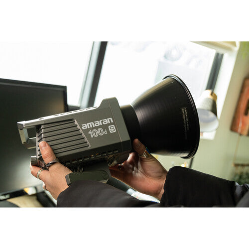Amaran 100D S COB 日光 LED 视频灯，配备新型双蓝光芯片组 Bowen Mount by Aputure